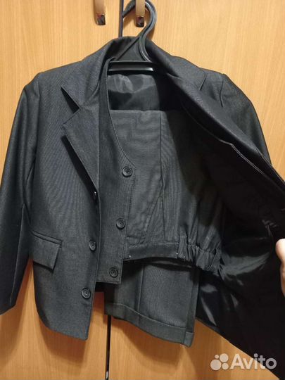 Школьный костюм для мальчика 122 новый