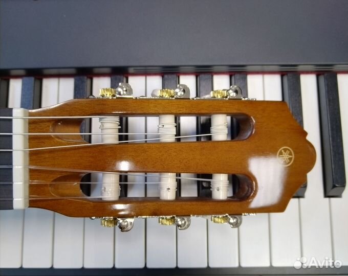 Классическая гитара yamaha c40