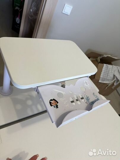 Школьная парта и стул