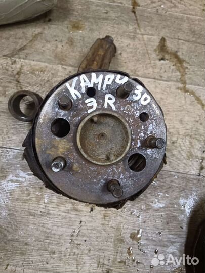 Кулак задний правый Toyota Camry 30