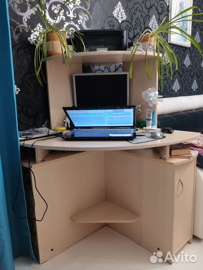 Компьютерный стол