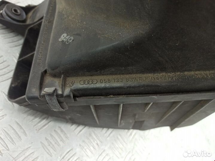 Корпус воздушного фильтра Volkswagen Passat B5