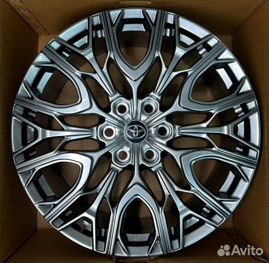Кованые диски на Toyota Land Cruiser 300 R20