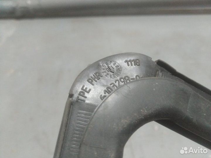 Уплотнитель стекла двери передний правый LADA