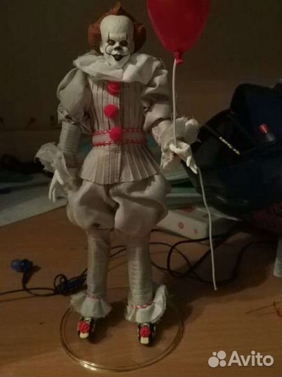 Фигурка Pennywise Neca в одежде