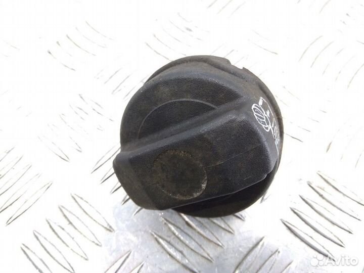 Пробка расширительного бачка Volkswagen Golf 1990