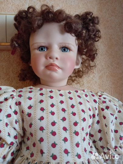 Кукла фарфоровая коллекционная