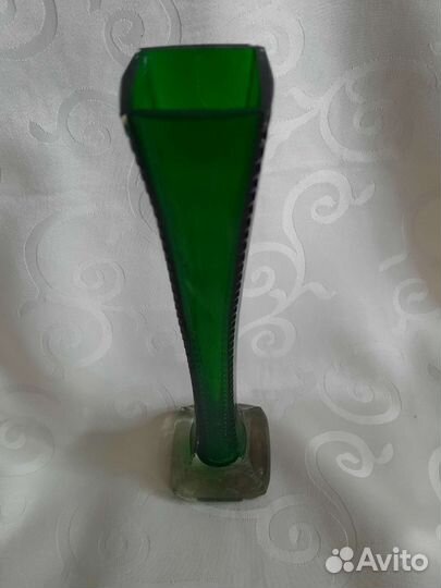 Ваза берц СССР. Зеленое стекло