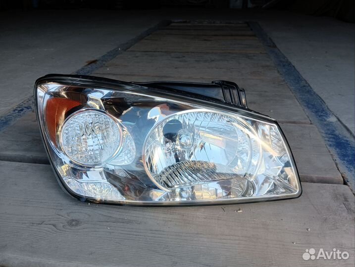 Фара правая Kia Cerato 1
