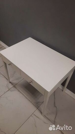 Стол туалетный