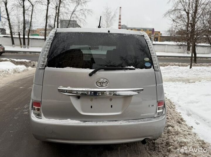 Toyota Isis 1.8 CVT, 2012, 66 000 км