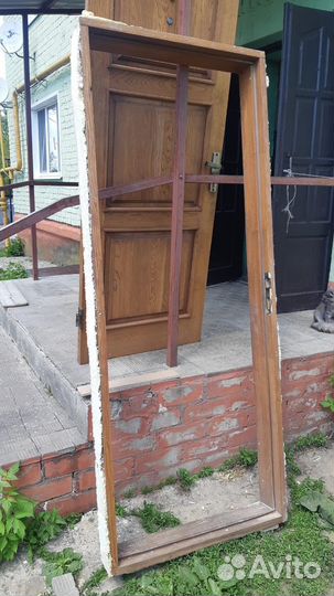 Дверь входная деревянная с коробкой