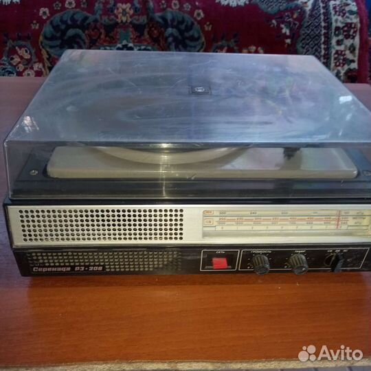 Виниловый проигрыватель