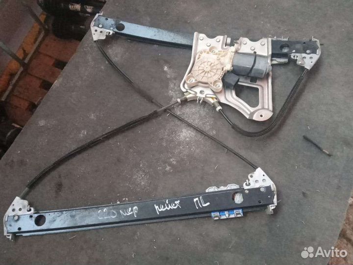 Mercedes 220,передний левый стекло подъемник