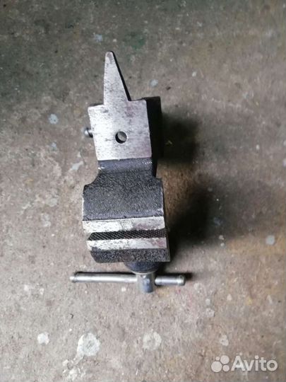 Тиски ручные