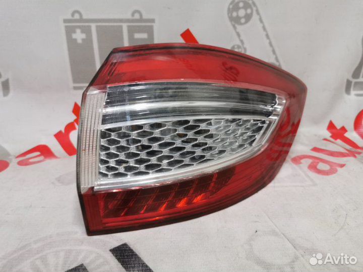 Фонарь задний правый Ford Mondeo 4 универсал