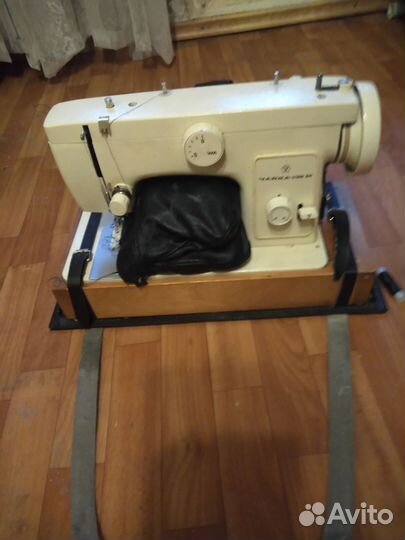 Швейная машинка чайка 132м