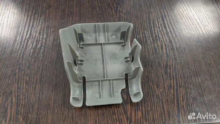 Заглушка сиденья Toyota Land Cruiser 100