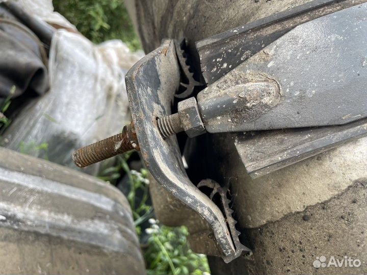 Кронштейн бака топливного в сборе 2019г