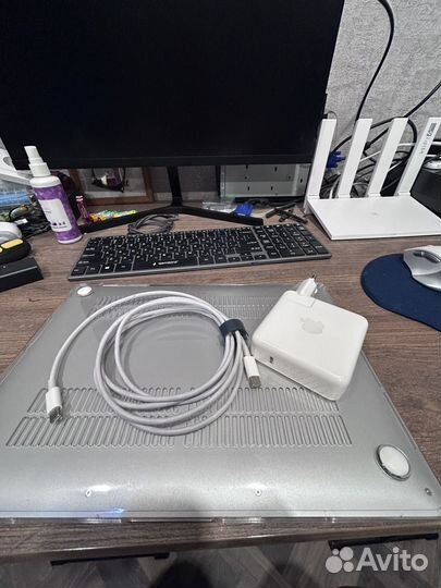 Macbook pro 13 2019 i5 8 256