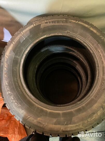 Pirelli Ice Zero 215/65 R16