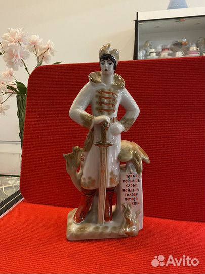 Фарфоровые статуэтки Полоне