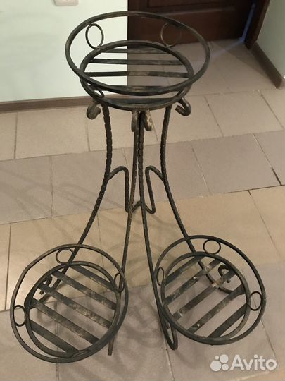 Подставка для цветов напольная кованная