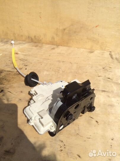 Замок задней правой двери Audi A4 B7