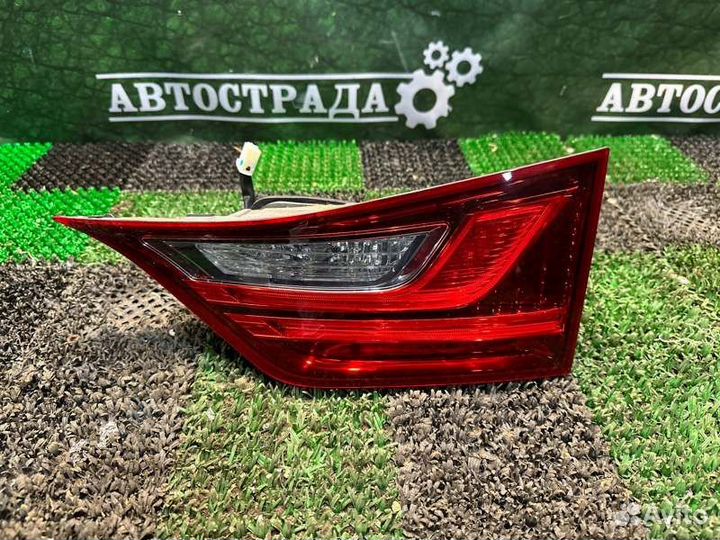 Фонарь в крышку багажника правый Lexus Gs 4