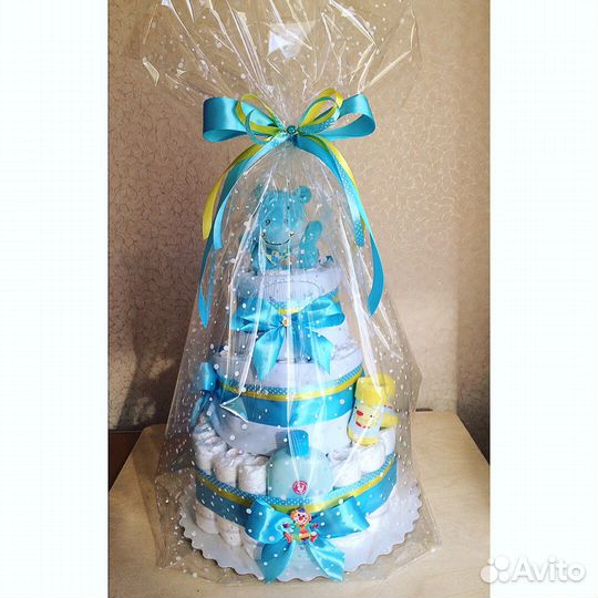 Торт из памперсов и одежды