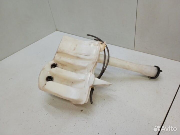 Бачок омывателя лобового стекла Mazda Tribute 2.0