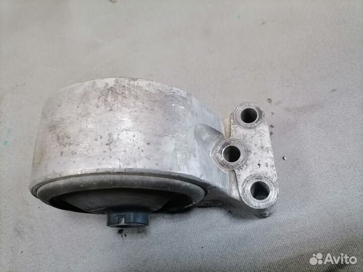 Опора двигателя 1.8 Mitsubishi Carisma (DA) 2000
