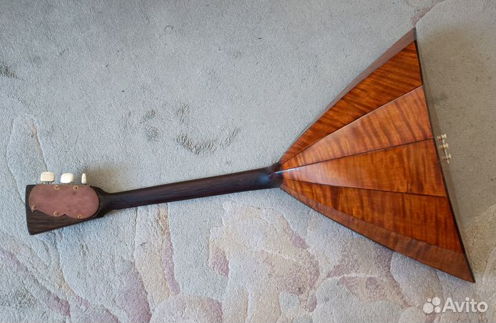 Балалайка №17 мастера Ключарёва В.В. 2006г