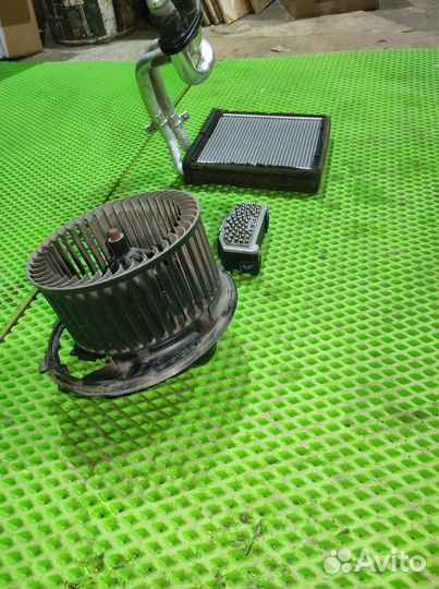 Моторчик отопителя салона Volkswagen Passat B6