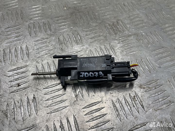 Механизм регулировки ремня безопасности Lexus LS