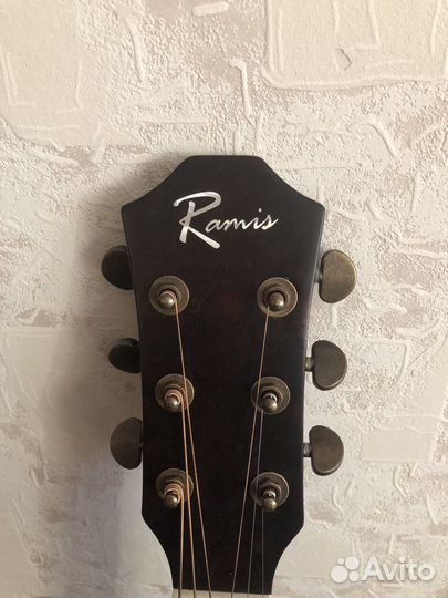 Акустическая гитара