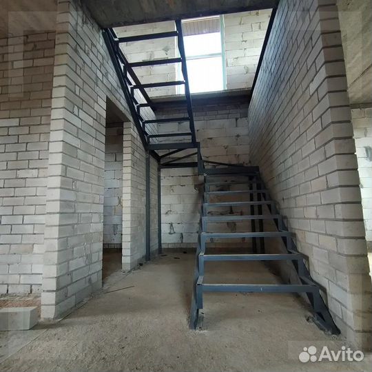 Лестницы в коттедж и дом