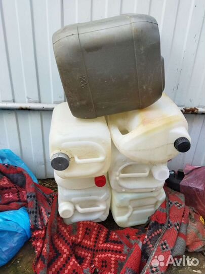 Канистра для бензина пластиковая