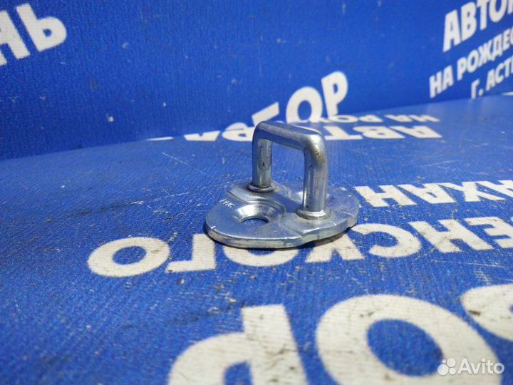 Ответная часть замка багажника Hyundai Sonata 6