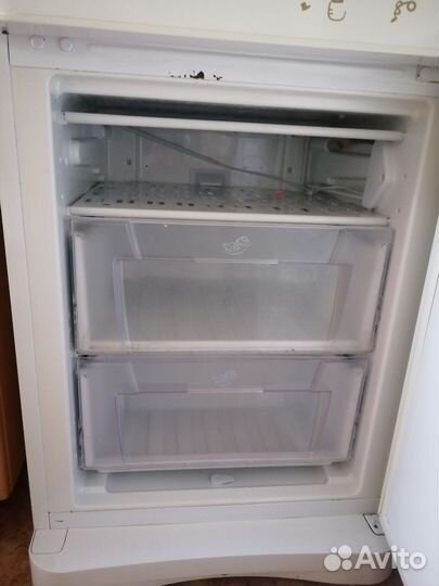 Холодильник Indesit бу