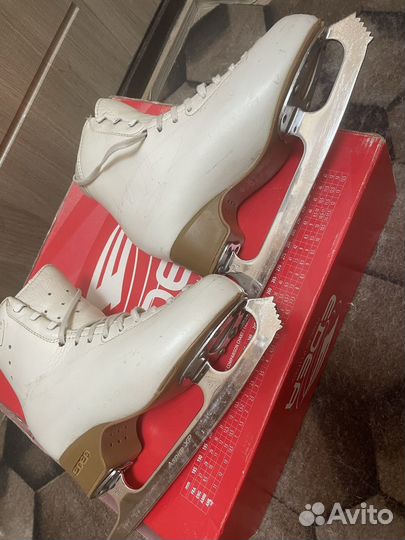 Фигурные коньки edea 235