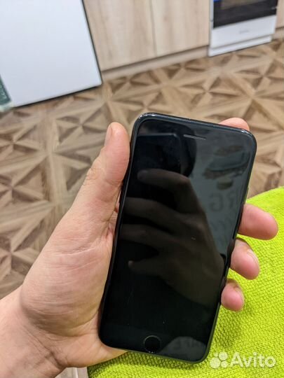 iPhone SE (2020), 64 ГБ