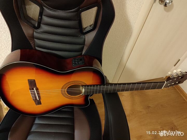 Классическая испанская гитара