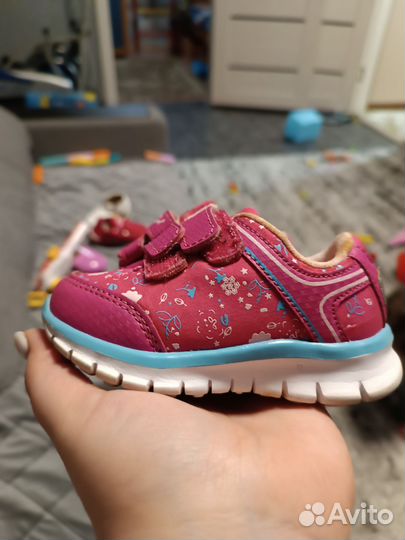 Кроссовки для девочки 20 размер