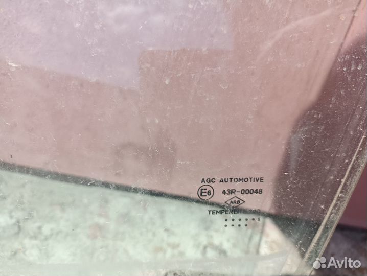 Переднее левое стекло Renault Sandero