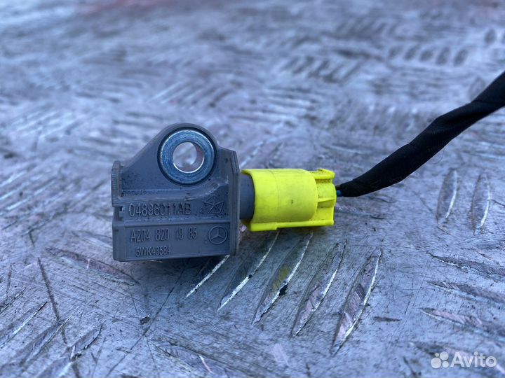 Датчик удара Mercedes W204