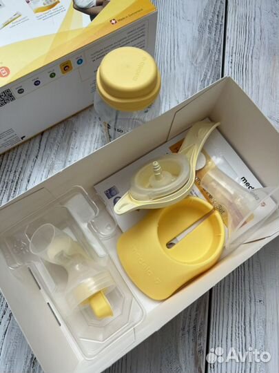 Молокоотсос ручной Medela Harmony