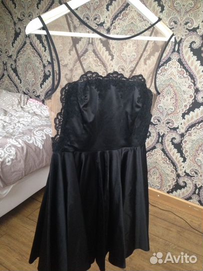 Шикарное платье атласное оригинальное