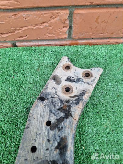 Передний правый рычаг Ford Focus 2