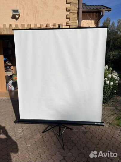 Экран для проектора lumien lev100101